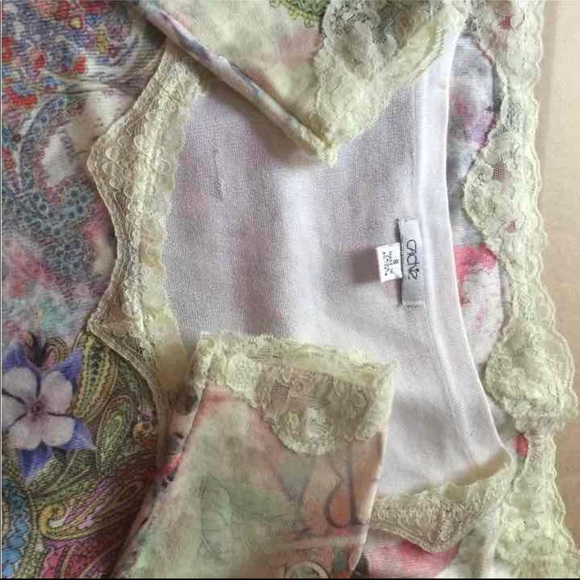 Cache floral top - Picture 3 of 3